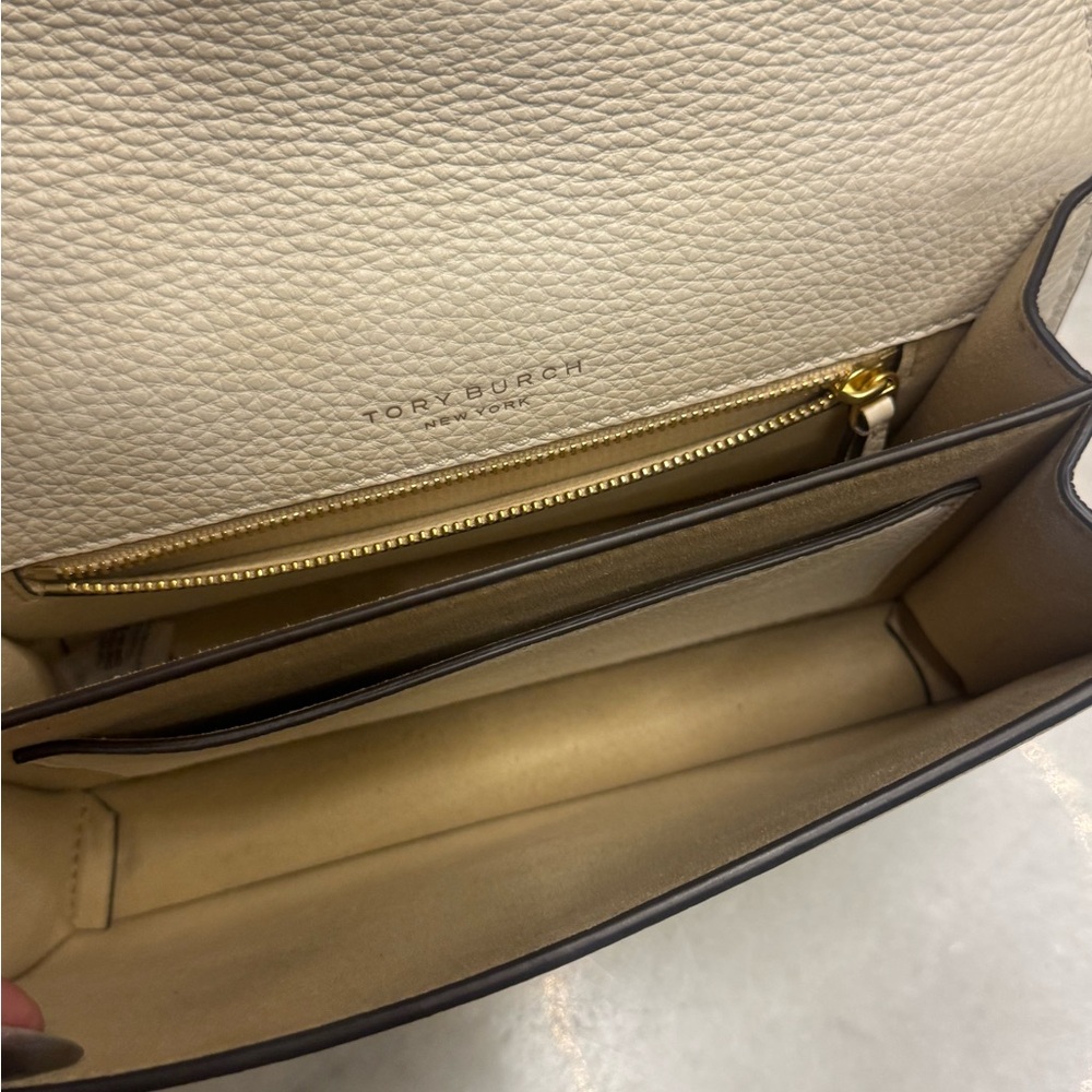 Tory Burch Cream Shoulder Bag with Gold Accents - Picture 6 of 11